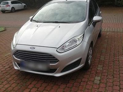 Silber Gebraucht 2015 Ford Fiesta Kleinwagen | 4.500 €