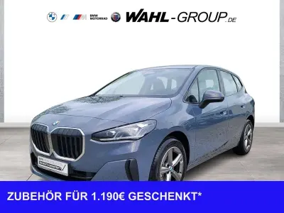 Gebraucht BMW 220 Active Tourer Sport Line 163 PS (119 kW) 2025 Sparkling kupfergrau Van / Kleinbus