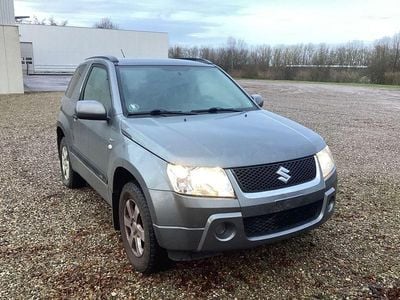 Grau Gebraucht 2005 Suzuki Grand Vitara SUV | 1.999 €