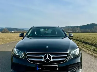 Gebraucht Mercedes E220 194 PS (142 kW) 2017 Schwarz Limousine