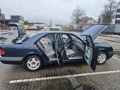 Mercedes E240