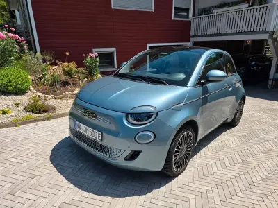 Gebraucht Fiat 500e La Prima 86 kW (118 PS) 2022 Blau Limousine