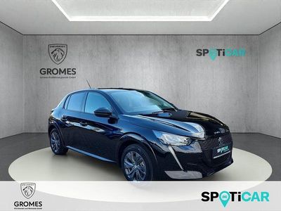 Gebraucht Peugeot e-208 Allure 100 kW (136 PS) 2023 Schwarz Kleinwagen