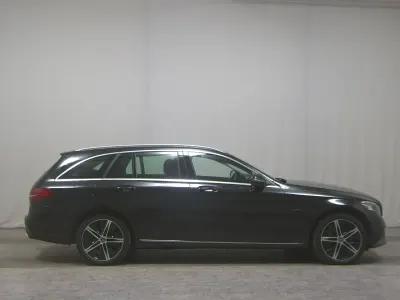 Używany Mercedes C300e Avantgarde 306 KM (225 kW) 2020 Czarny Kombi