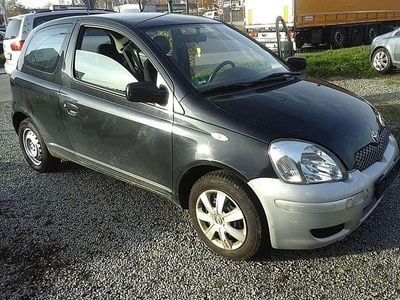Usata Toyota Yaris 68 CV (50 kW) 2004 Nero Berlina