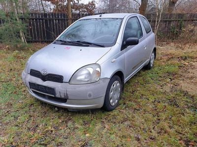Gebraucht Toyota Yaris Luna 68 PS (50 kW) 2002 Silber Limousine