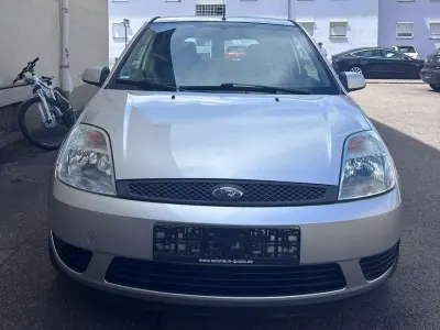 Gebraucht Ford Fiesta Trend 80 PS (58 kW) 2005 Silber Kleinwagen