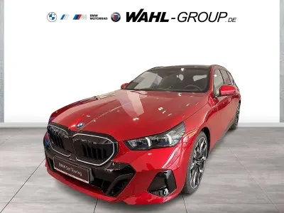 Neu BMW 540 M Sport 303 PS (222 kW) 2026 Rot Kombi