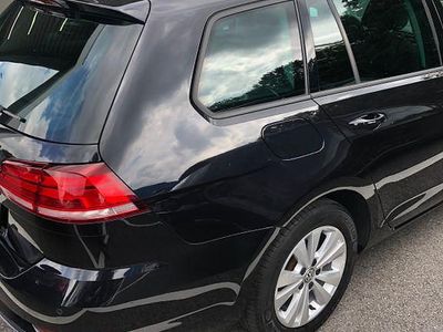 Schwarz Gebraucht 2018 VW Golf VII Highline Kombi | 16.200 € (Etwas zu teuer)