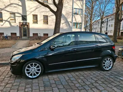 Gebraucht Mercedes B200 136 PS (100 kW) 2006 Schwarz Van / Kleinbus