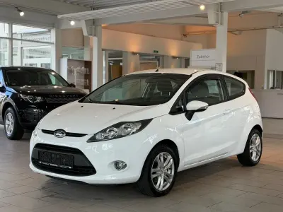 Gebraucht Ford Fiesta 60 PS (44 kW) 2012 Weiß Kleinwagen