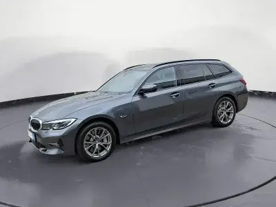 Gebraucht BMW 330e Sport Line 292 PS (214 kW) 2022 Silber Kombi