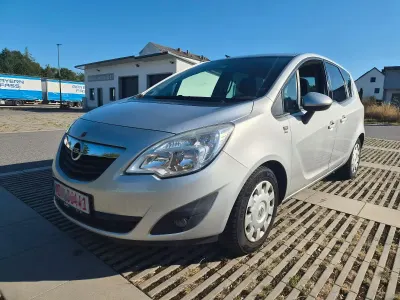 Gebraucht Opel Meriva Design Edition 101 PS (74 kW) 2011 Silber Van / Kleinbus