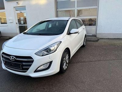 Polar white / sol Gebraucht 2017 Hyundai i30 Premium Kombi | 8.880 €