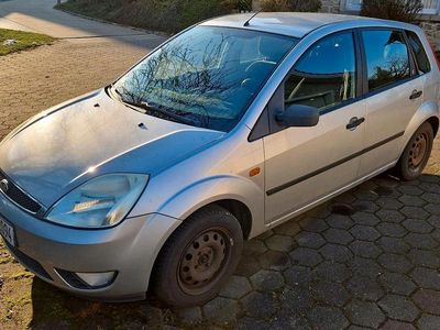 Gebraucht Ford Fiesta Ghia 80 PS (58 kW) 2004 Silber Kleinwagen