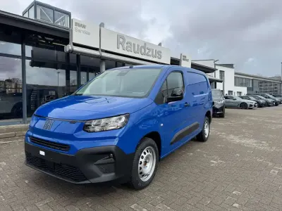 Neu Fiat Doblò 131 PS (96 kW) 2026 Blau metallic Van / Kleinbus