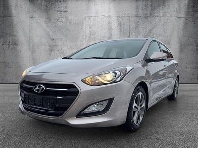 Grau Gebraucht 2016 Hyundai i30 Kombi | 5.880 € (Fairer Preis)