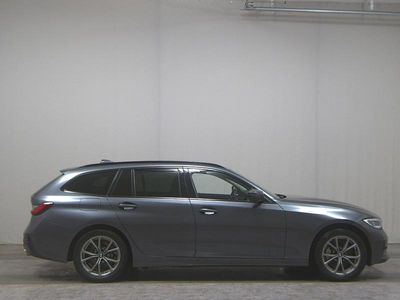 Grau Gebraucht 2021 BMW 330e Sport Line Kombi | 24.480 € (Fairer Preis)