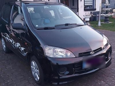 Gebraucht Daihatsu YRV 58 PS (42 kW) 2004 Schwarz Van / Kleinbus