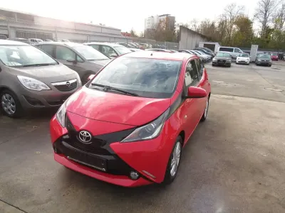 Gebraucht Toyota Aygo X-play 69 PS (50 kW) 2017 Rot Kleinwagen