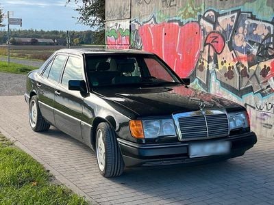 Schwarz Gebraucht 1993 Mercedes E400 Sportline Limousine | 23.124 €