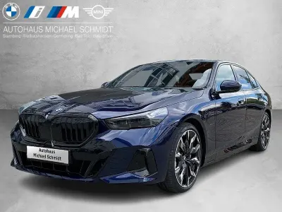 Neu BMW 550e M Sport 313 PS (230 kW) 2026 Tansanitblau ii Limousine