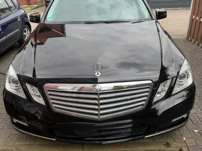 Gebraucht Mercedes E300 204 PS (150 kW) 2010 Schwarz Limousine