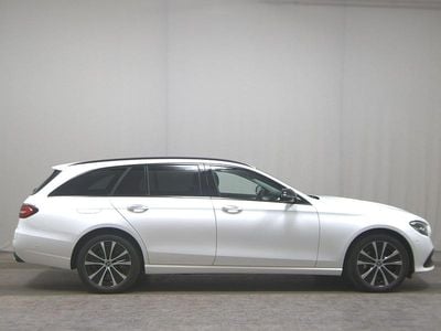 Gebraucht Mercedes E300 Avantgarde 306 PS (225 kW) 2022 Weiss Limousine