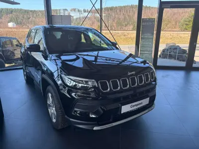 Neu Jeep Compass Altitude 131 PS (96 kW) 2025 Schwarz SUV