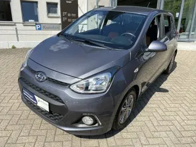 Gebraucht Hyundai i10 YES! Silver 87 PS (63 kW) 2015 Grau Kleinwagen