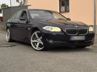 Gebraucht BMW 530 Sport Line 258 PS (189 kW) 2011 Blau Limousine