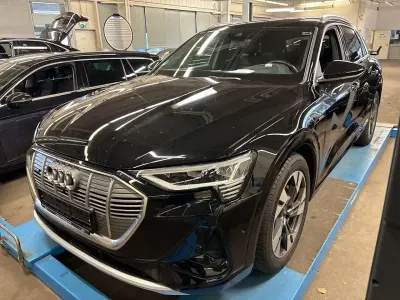 Gebraucht Audi e-tron S-Line 300 kW (408 PS) 2022 Mythosschwarz metallic SUV