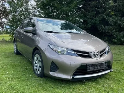Gebraucht Toyota Auris 99 PS (72 kW) 2015 Gold Limousine