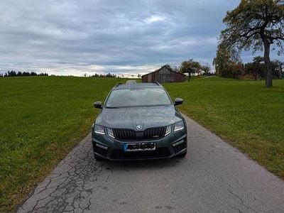 Grau Gebraucht 2017 Skoda Octavia RS Kombi | 22.500 € (Teuer)