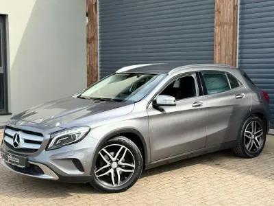 Gebraucht Mercedes GLA200 136 PS (100 kW) 2015 Grau SUV