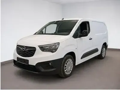 Używany Opel Combo 131 KM (96 kW) 2022 Biały Minivan