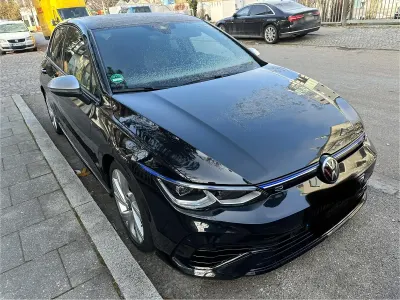 Używany VW Golf VIII R 320 KM (235 kW) 2023 Czarny Sedan/Limuzyna