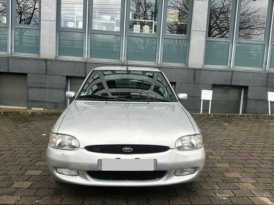 Gebraucht Ford Escort 95 PS (69 kW) 1998 Silber Limousine