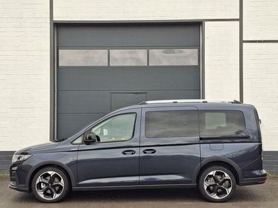 Gebraucht Ford Tourneo Active 122 PS (89 kW) 2025 Cyclone midnight blue Van / Kleinbus