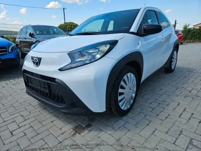 Gebraucht Toyota Aygo X X-play 72 PS (52 kW) 2022 Weiß SUV