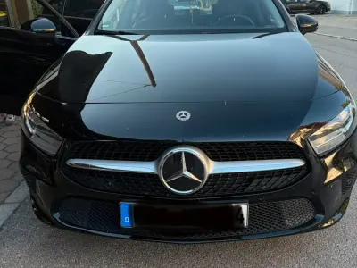 Gebraucht Mercedes A180 136 PS (100 kW) 2021 Schwarz Limousine