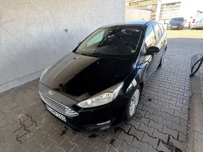 Gebraucht Ford Focus Titanium 120 PS (88 kW) 2015 Schwarz Kombi