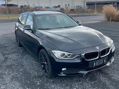 Gebraucht BMW 318 143 PS (105 kW) 2013 Schwarz Kombi
