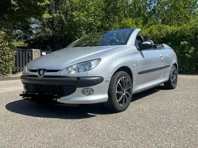 Gebraucht Peugeot 206 CC 109 PS (80 kW) 2002 Silber Cabrio
