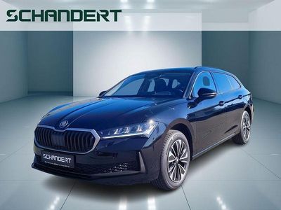 Neu Skoda Superb Essence 150 PS (110 kW) 2026 Ebony schwarz metallic Kombi