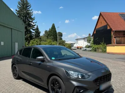 Gebraucht Ford Focus ST-Line 125 PS (91 kW) 2020 Grau Limousine