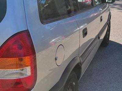 Second-hand Opel Zafira 125 CP (91 kW) 2003 Argintiu Monovolum