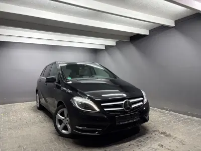 Gebraucht Mercedes B200 156 PS (114 kW) 2012 Schwarz Kleinwagen