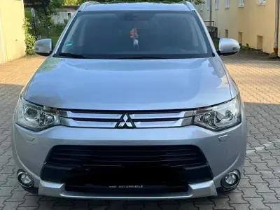 Gebraucht Mitsubishi Outlander Diamant Edition 150 PS (110 kW) 2014 Silber SUV