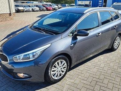 Gebraucht Kia Ceed Sportswagon DREAM-TEAM Edition 99 PS (72 kW) 2015 Grau Kombi